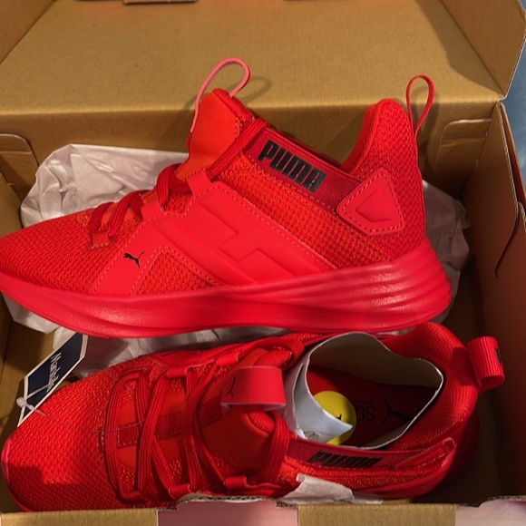 Red Pumas **** New InBox - Picture 2 of 3